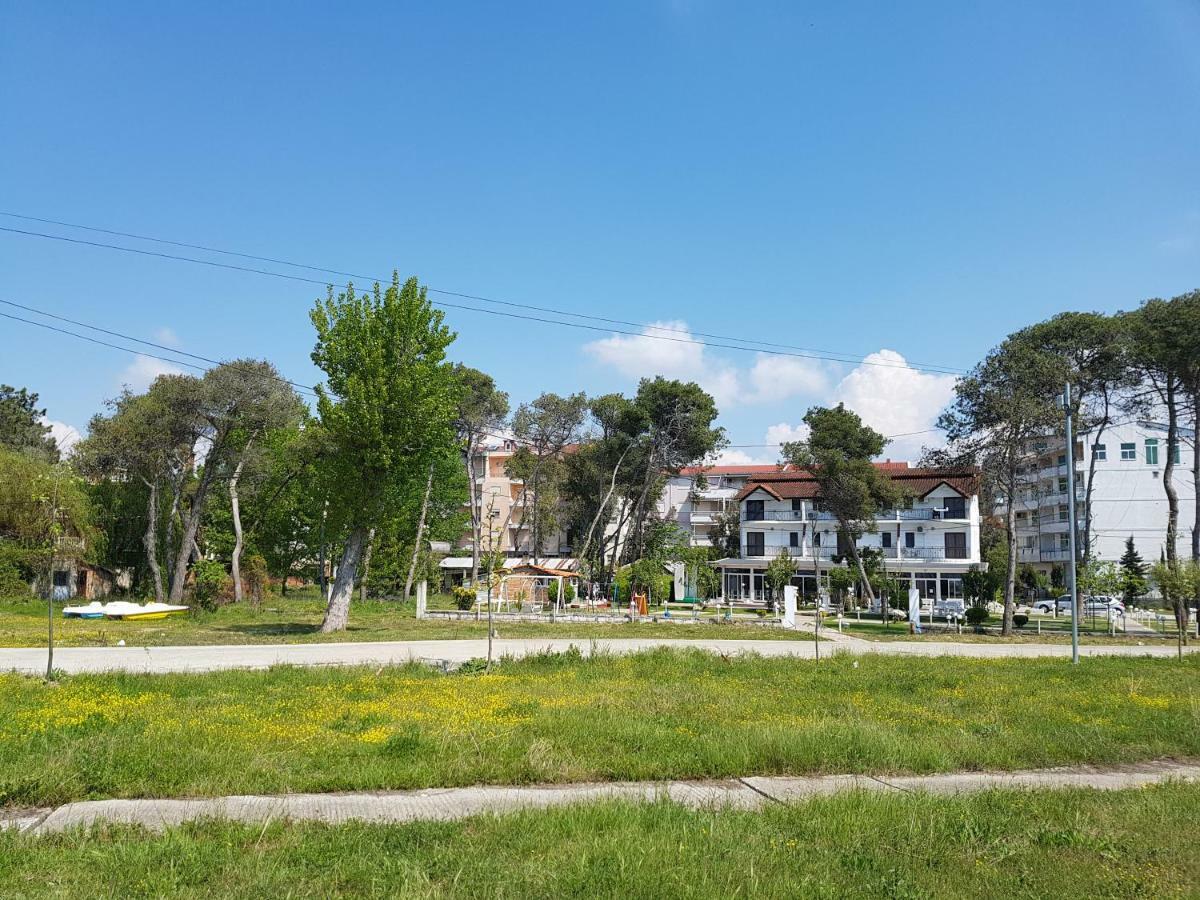 Delight Apartments Golem  Bagian luar foto